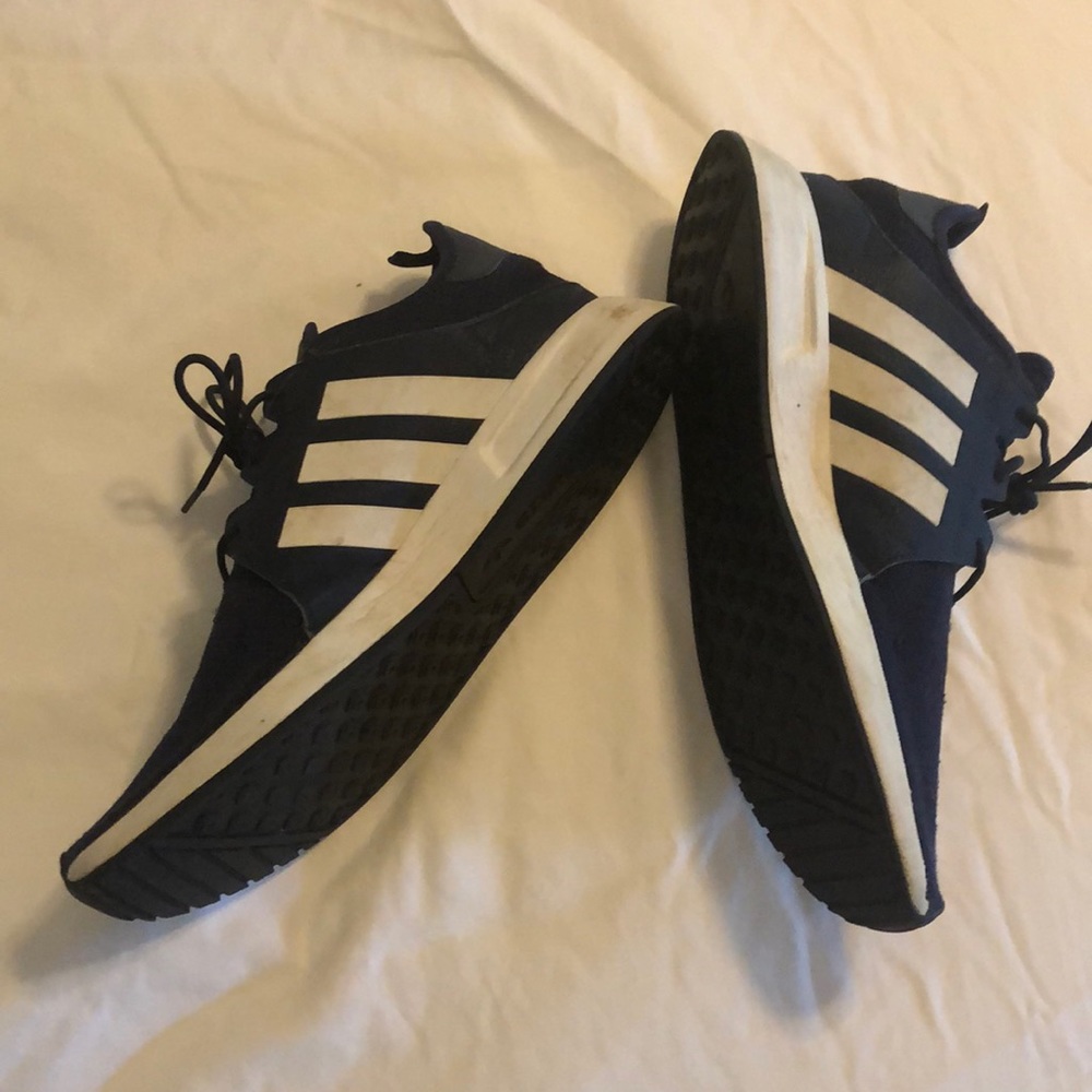 Men’s Adidas navy tennis shoes